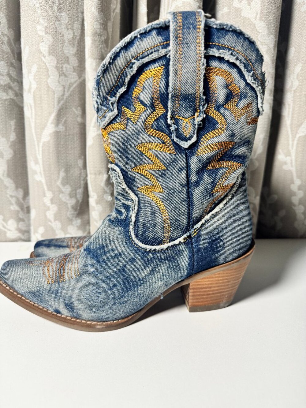 Dingo Denim Cowboy Boots Women’s 8M Blue Embroidered Western